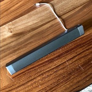 SOUNDBAR AND CHARGER